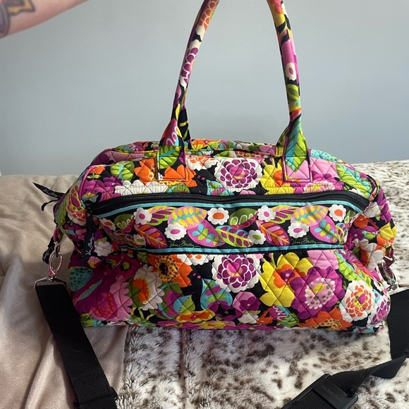 Vera Bradley Weekend Tote 🤍 - Picture 1 of 3
